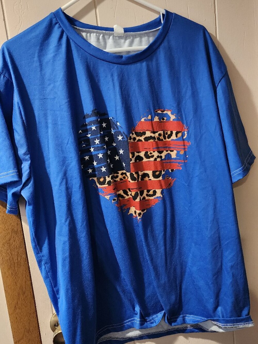 **Women’s Patriotic Leopard Heart Graphic Tee | Size 4XL**